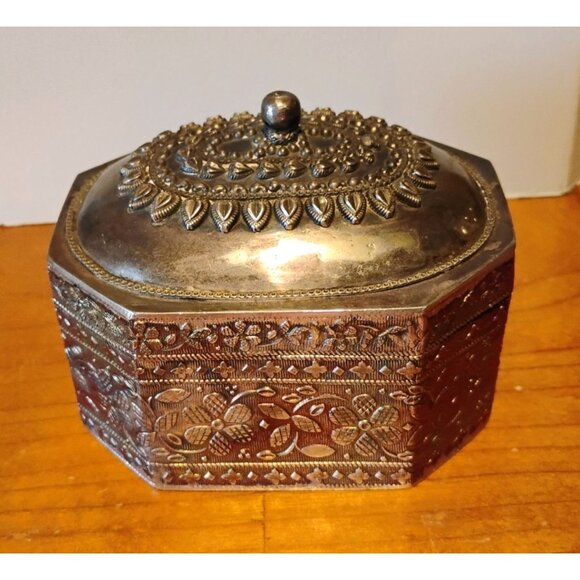 Vtg Tibetan Mughal Indian Silver Metal Repousse Octagon Shaped Spice Jewelry Box - Picture 5 of 12